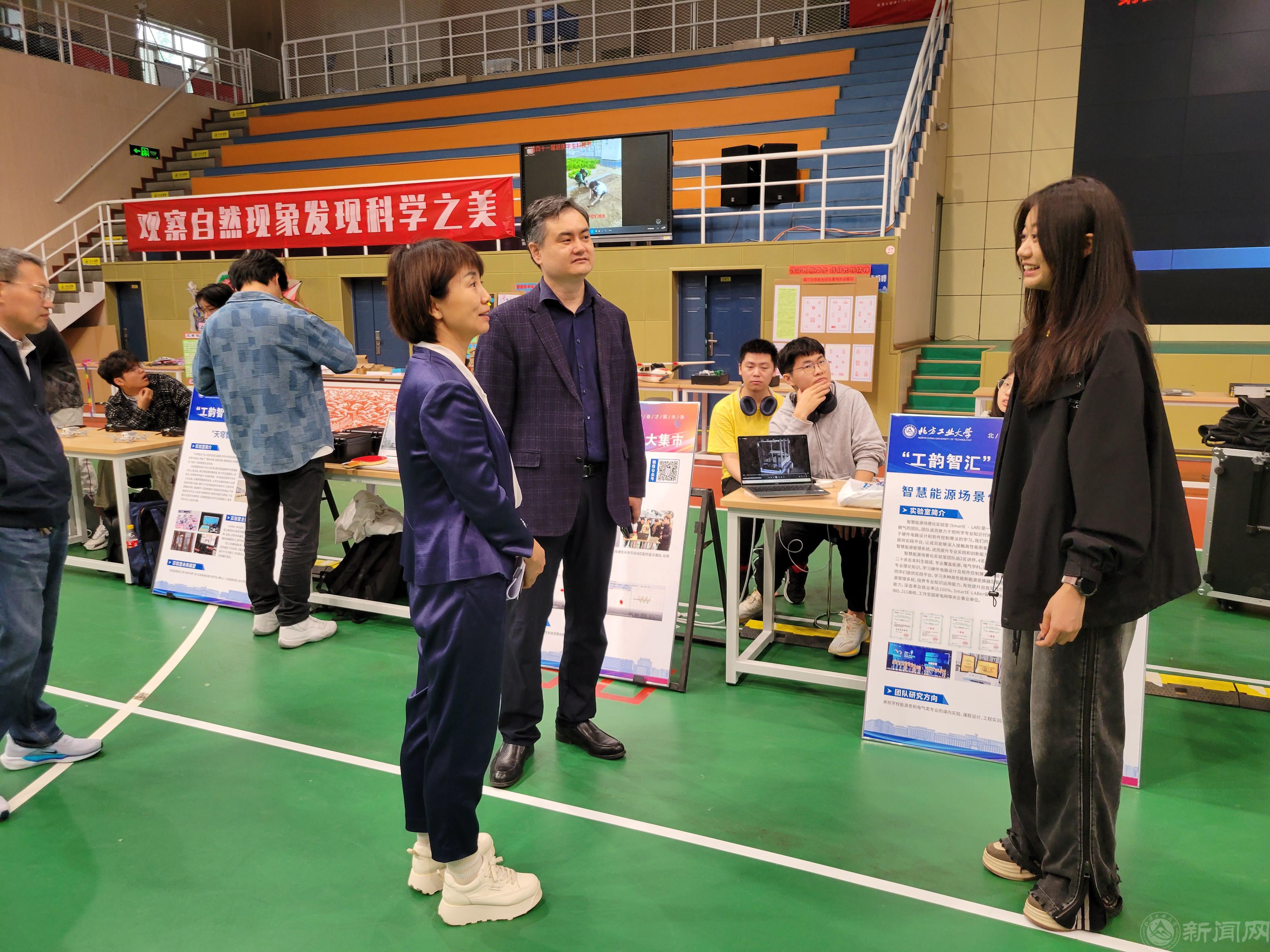 延庆区委教育工委书记张树清参观展览并勉励公司科创团队员工.jpg 延庆区委教育工委书记张树清参观展览并勉励公司科创团队员工.jpg